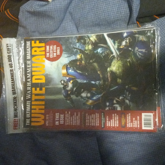 New April 2019 White Dwarf Magazine with free gift - Picture 1 of 4